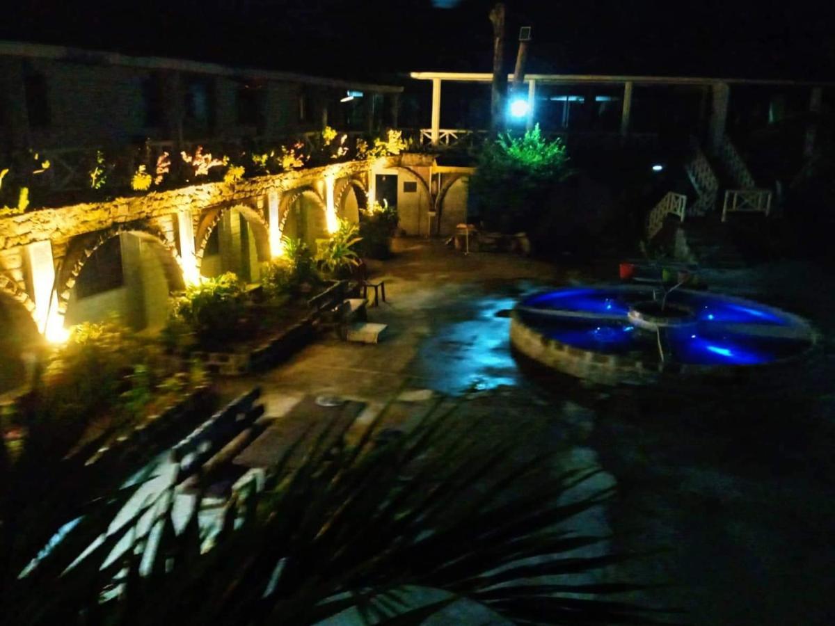 Sunbloom Beachfront Hotel And Restaurant Zambales Sinabacan Exterior photo