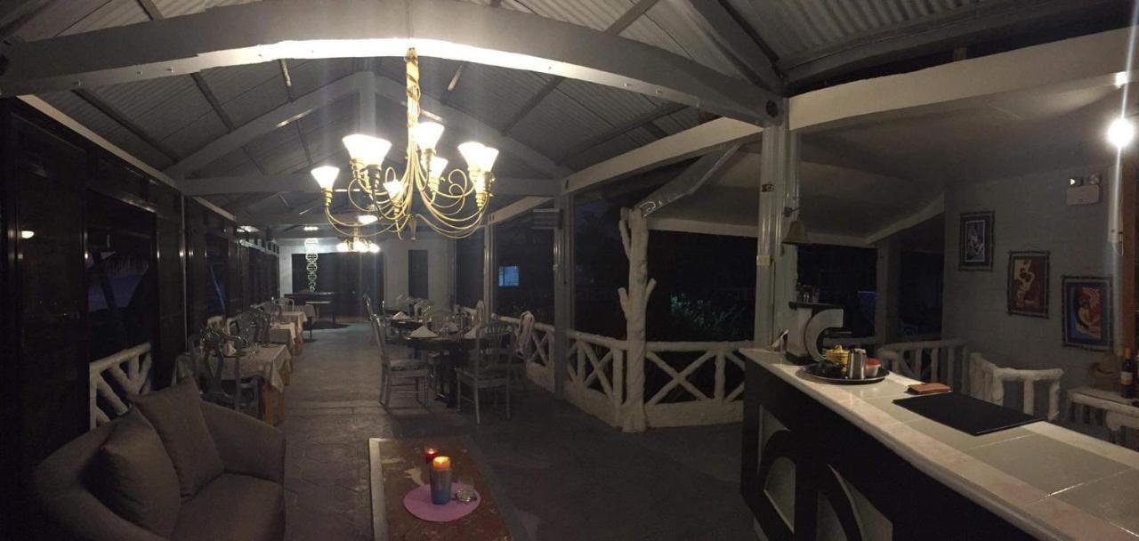 Sunbloom Beachfront Hotel And Restaurant Zambales Sinabacan Exterior photo