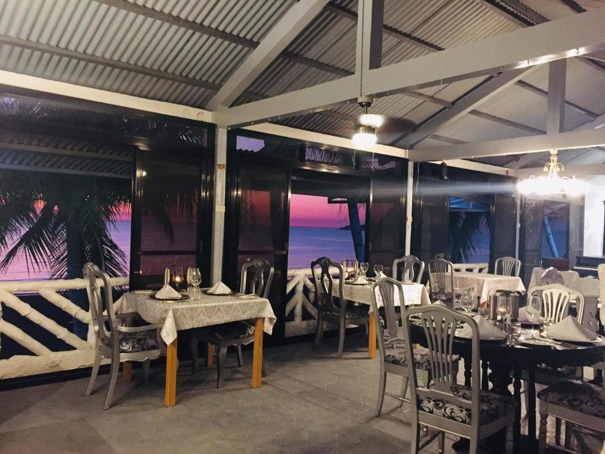 Sunbloom Beachfront Hotel And Restaurant Zambales Sinabacan Exterior photo