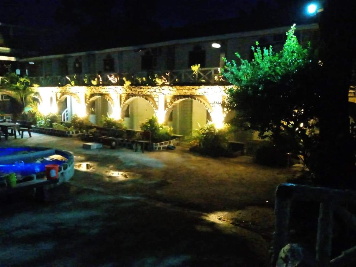Sunbloom Beachfront Hotel And Restaurant Zambales Sinabacan Exterior photo