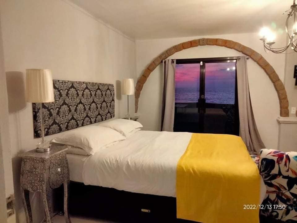 Sunbloom Beachfront Hotel And Restaurant Zambales Sinabacan Exterior photo