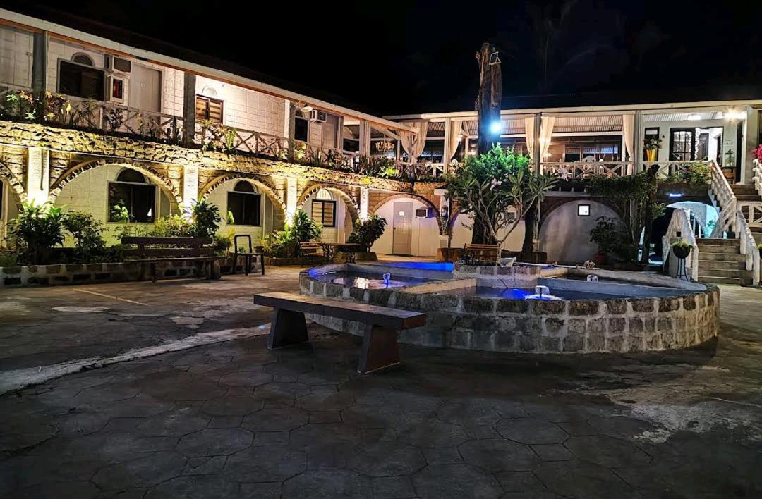 Sunbloom Beachfront Hotel And Restaurant Zambales Sinabacan Exterior photo