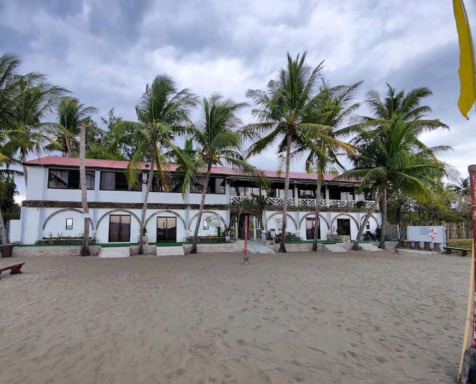 Sunbloom Beachfront Hotel And Restaurant Zambales Sinabacan Exterior photo